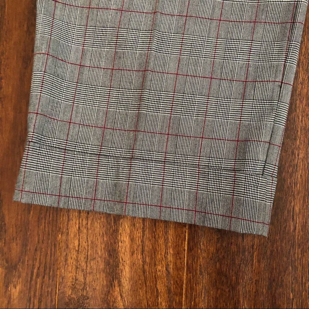 NWT Liz & Co. Plaid Cuffed Capri - Picture 4 of 9